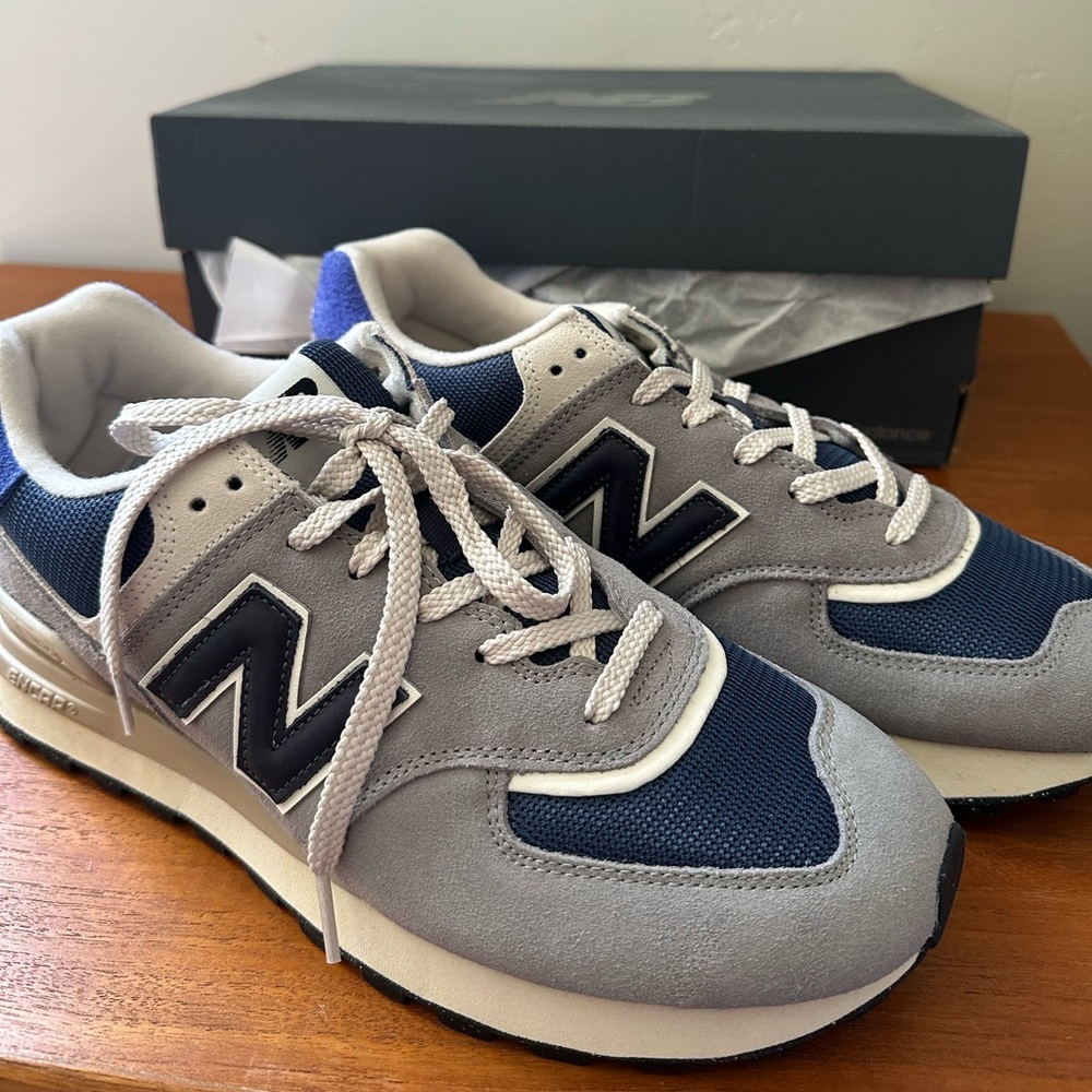 NIB New Balance 574 Men's Navy and Light Gray Sneakers 9.5